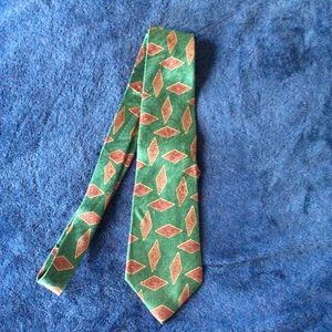 Green designed tie